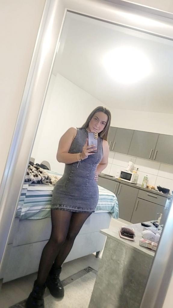 607019483: Chica busca chico en Orense