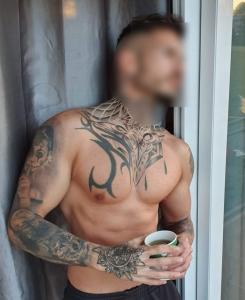 664726033: Chico busca chica en Barcelona