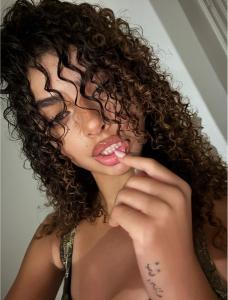 613434096: Chica busca chico en Ibiza