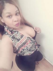 613885618: Chica busca chico en Barcelona