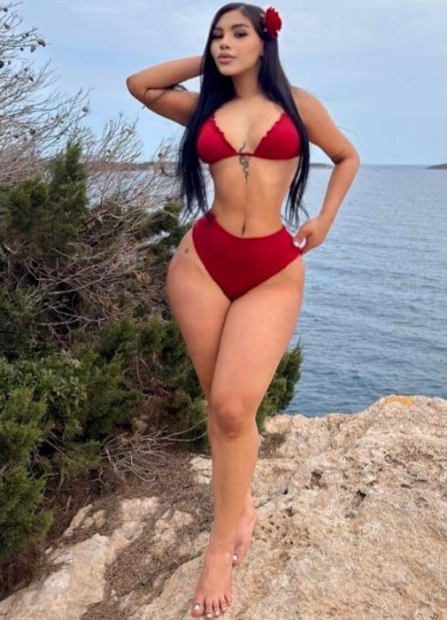 Chica busca chico en Ibiza: 