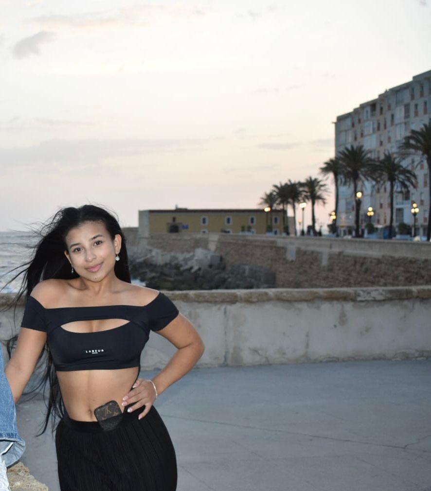 Chica busca chico en Cádiz: 