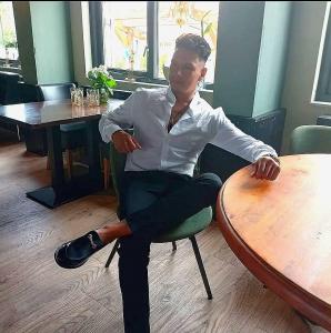 677209897: Chico busca chica en Valencia