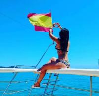 663935184: Chica busca chico en Barcelona