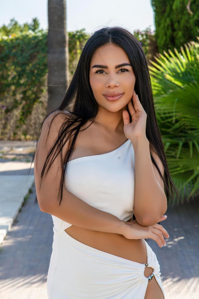 610877023: Chica busca chico en Ibiza