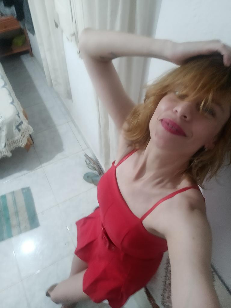 677384025: Chica busca chico en Tarragona