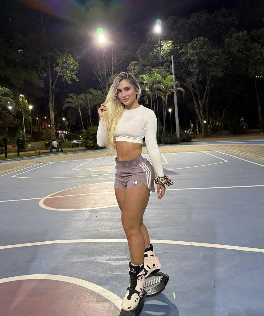 Chica busca chico en Almería: 