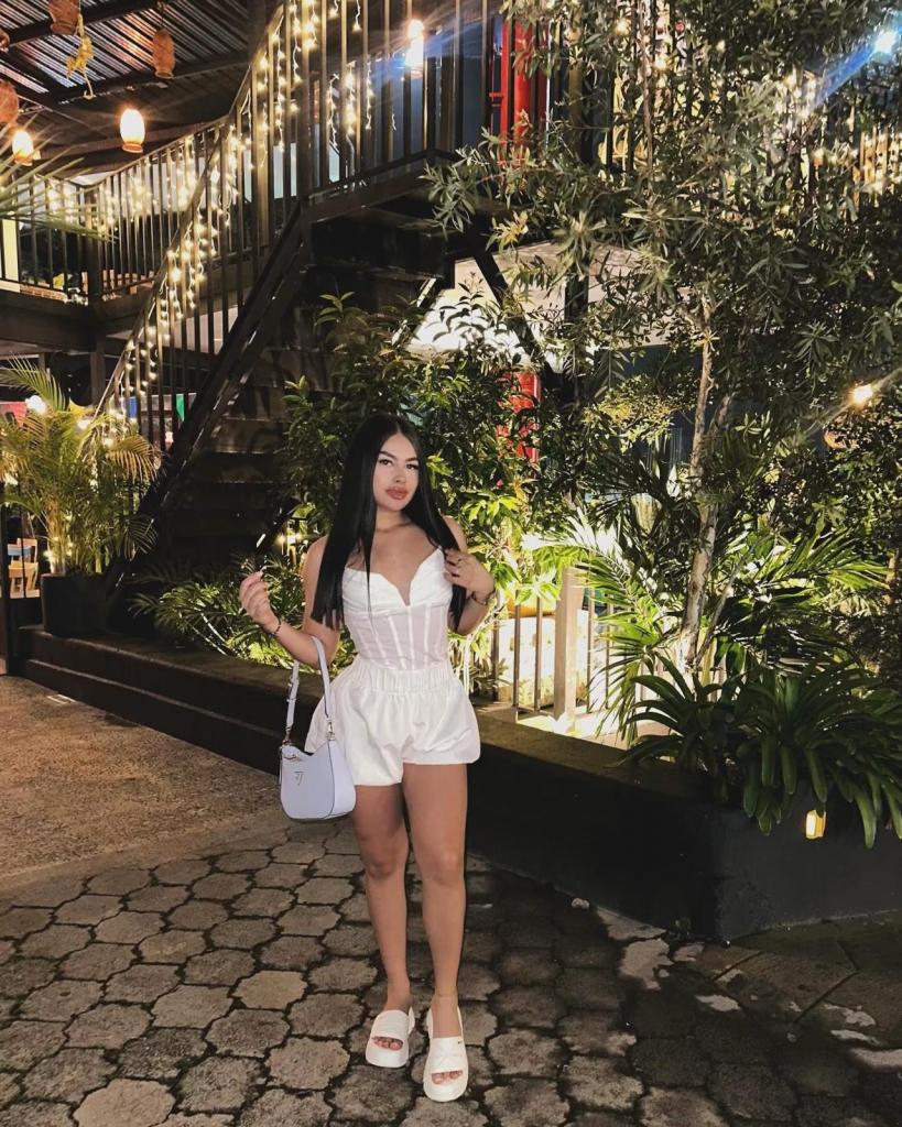 611237951: Chica busca chico en Cádiz