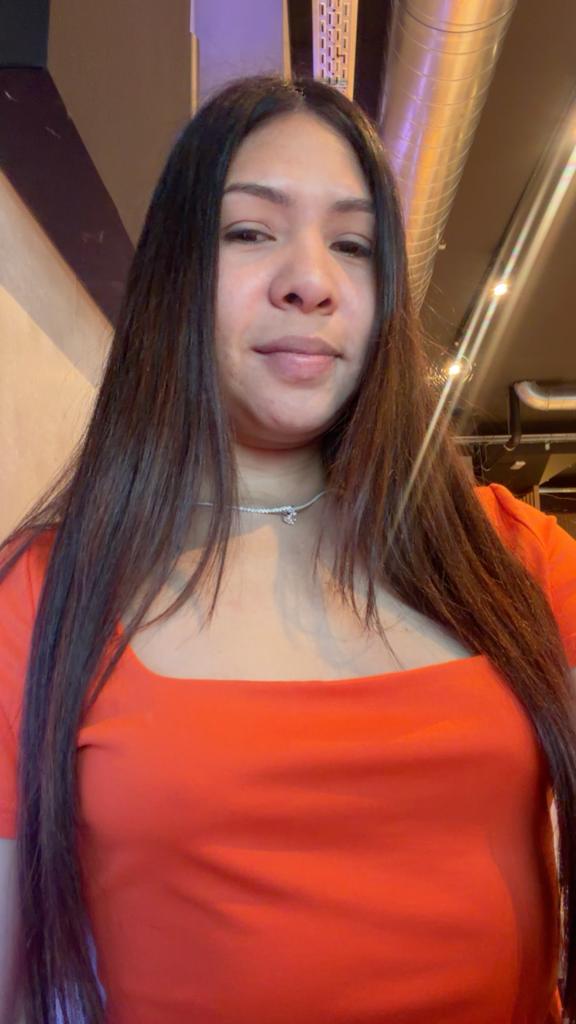 671302405: Chica busca chico en Gerona