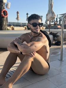 644700717: Chico busca chica en Madrid