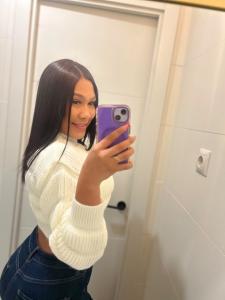 664651682: Chica busca chico en Sevilla