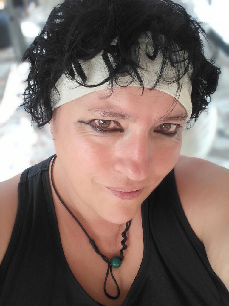 697739931: Chica busca chico en Valencia