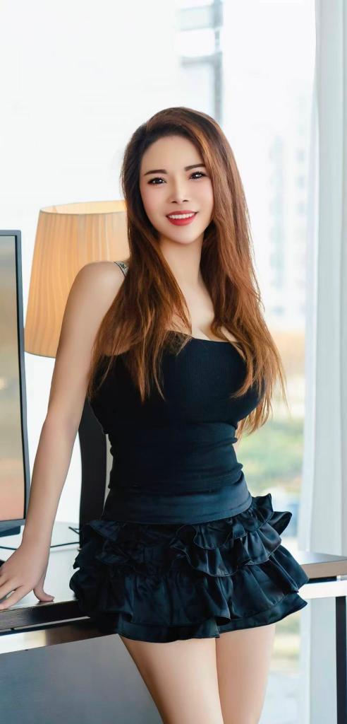 631121297: Chica busca chico en Gerona