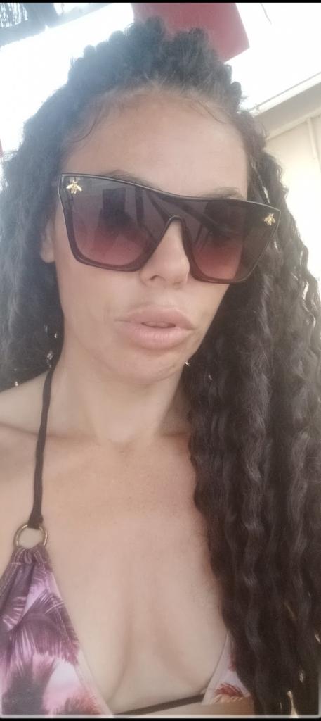 Chica busca chico en Alicante: Chica busca chico
