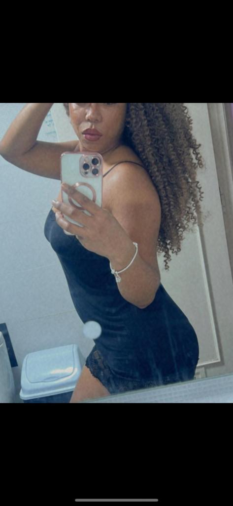 Chica busca chico en Alicante: Chica busca chico