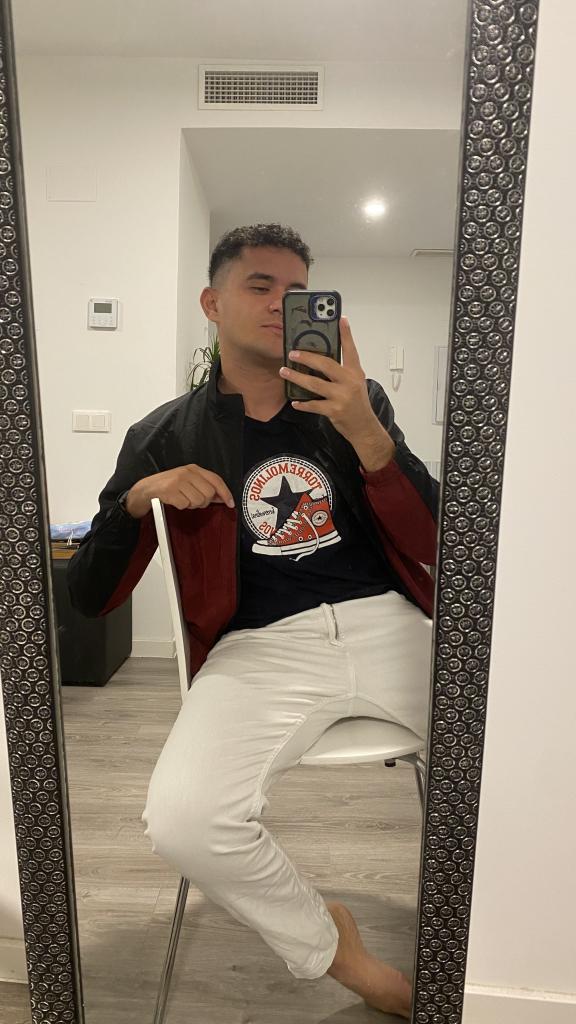 607432018: Chico busca chica en Sevilla