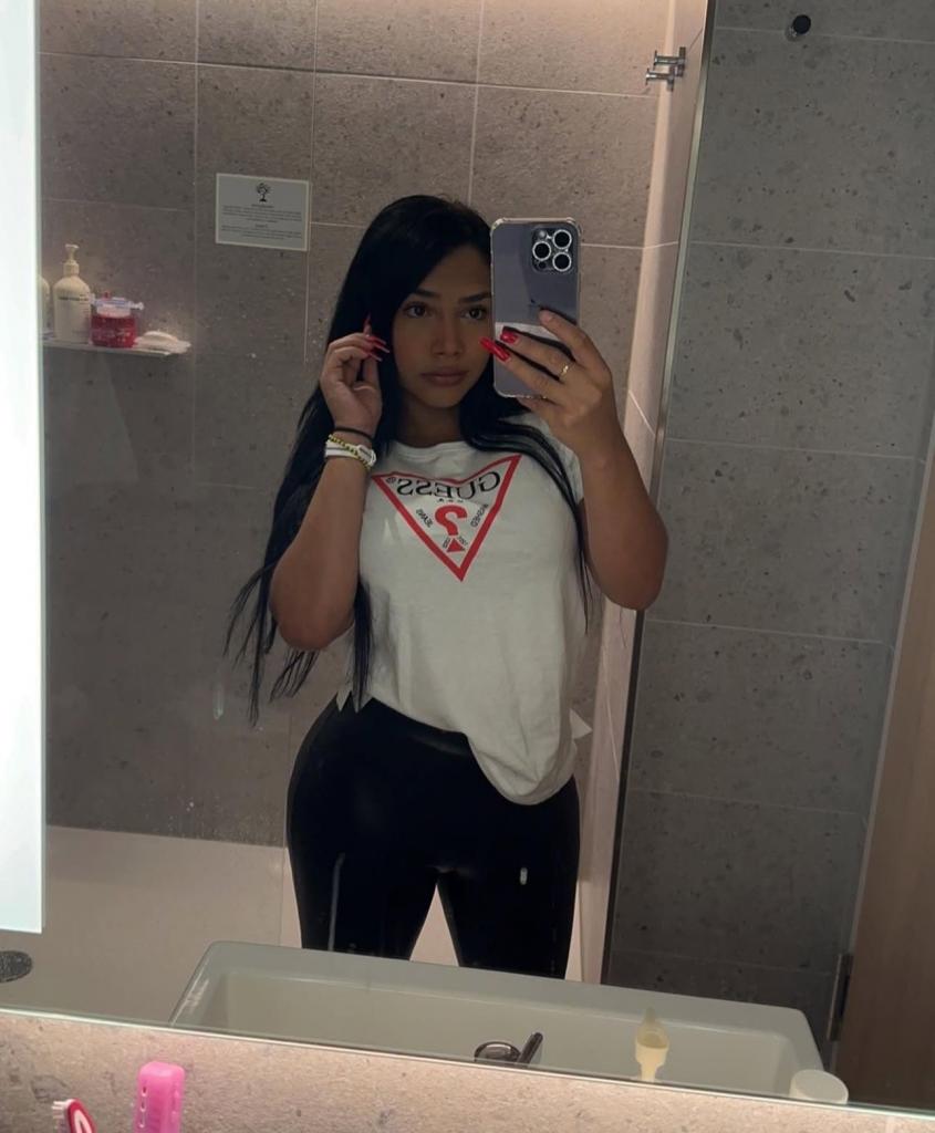 643745367: Chica busca chico en Sevilla