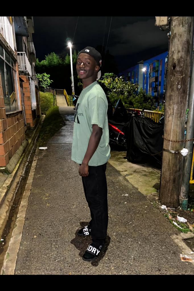 613871164: Chica busca chico en Madrid