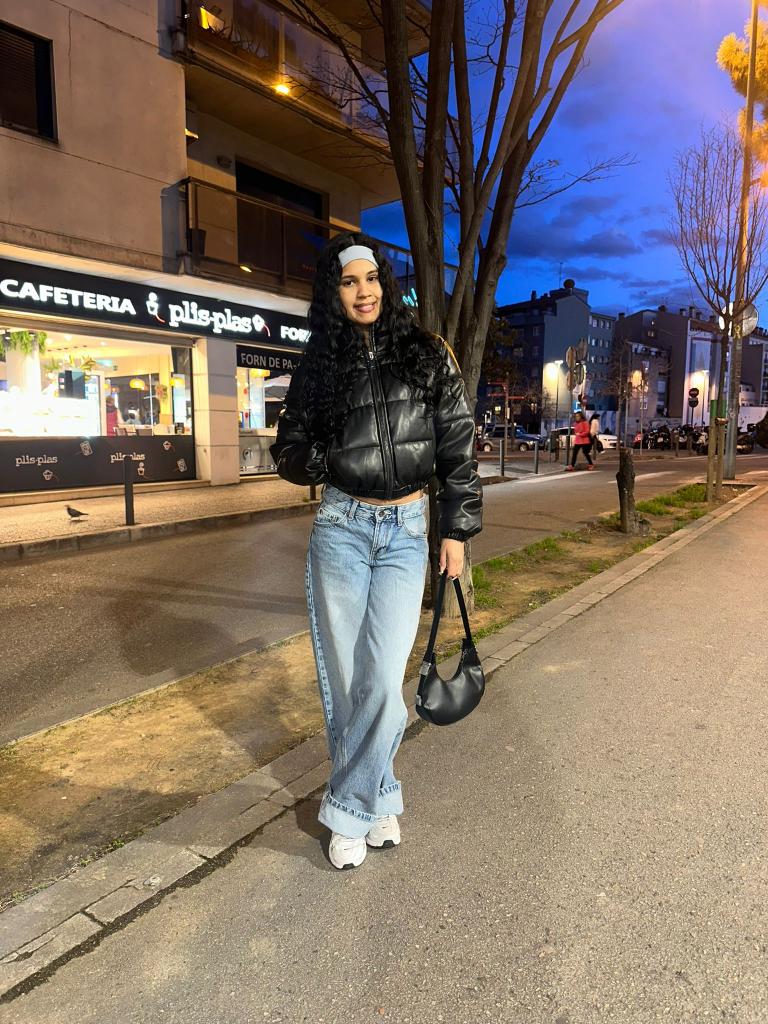 Chica busca chico en Alicante: Chica busca chico