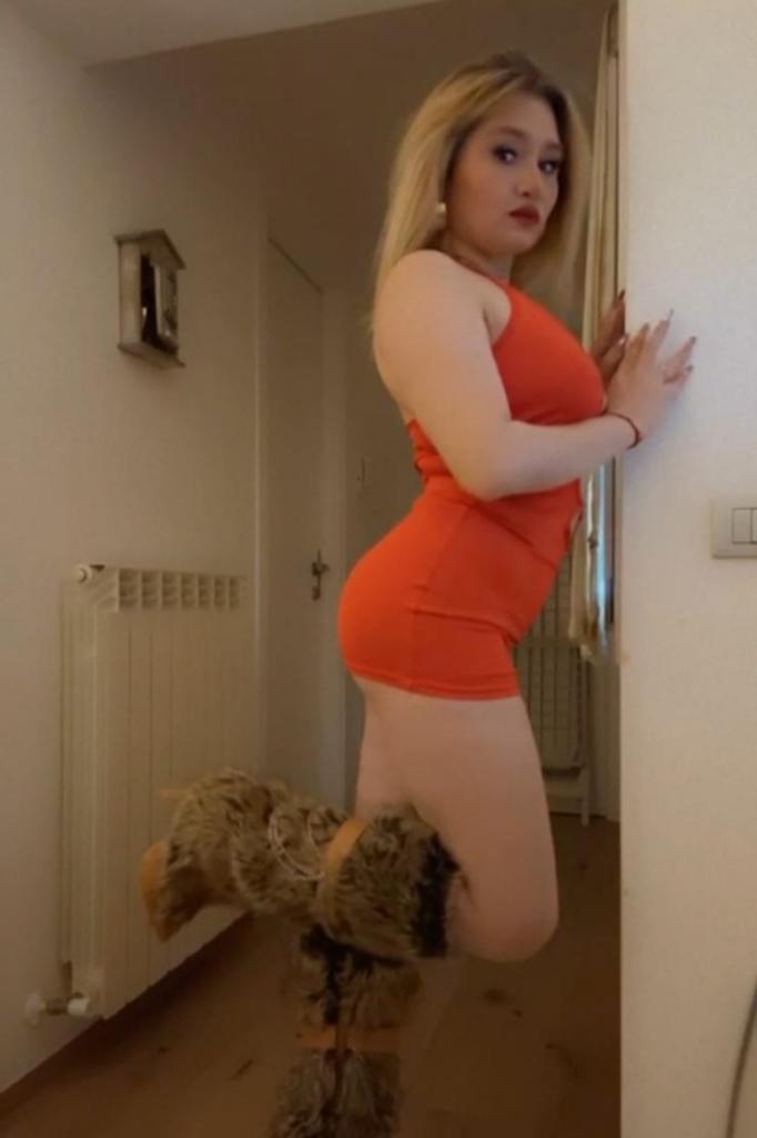 678558378: Chica busca chico en Madrid