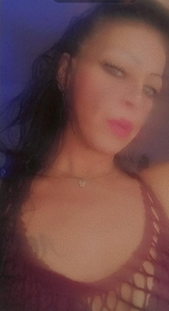 617055881: Chica busca chico en Barcelona