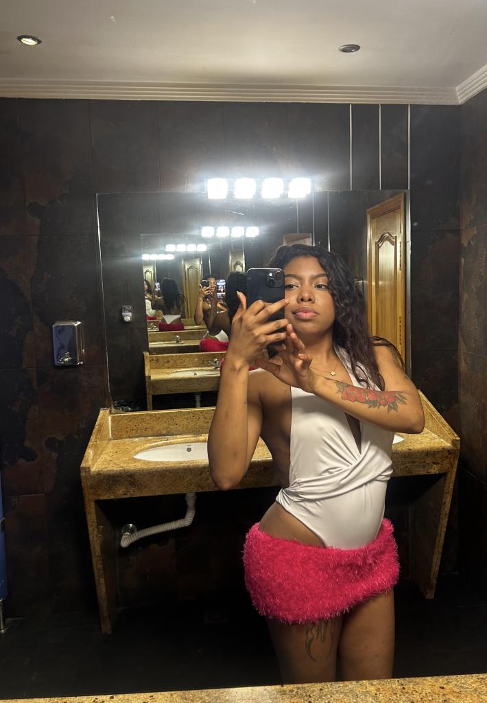 667769741: Chica busca chico en Madrid