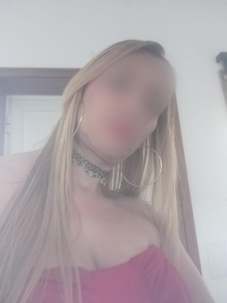 643477028: Chica busca chico en La Coruña