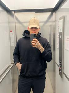 614842039: Chico busca chica en Barcelona