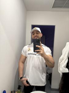 647045713: Chica busca chico en Barcelona