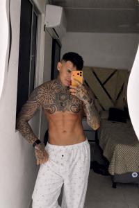 614842039: Chico busca chica en Barcelona