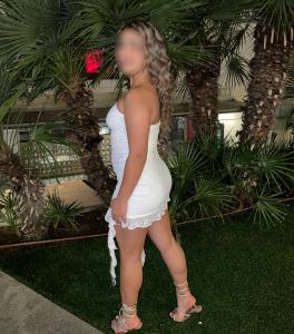 677372850: Chica busca chico en Barcelona