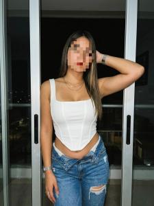 663146770: Chica busca chico en Sevilla