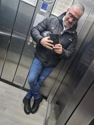 614164070: Chico busca chica en Granada