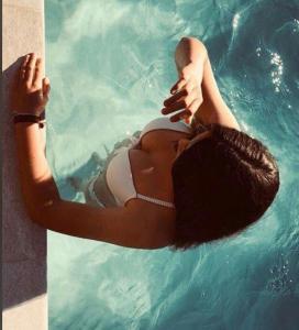 631950120: Chica busca chico en Ibiza