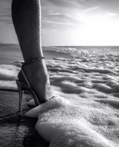 697910702: Chica busca chico en Gerona