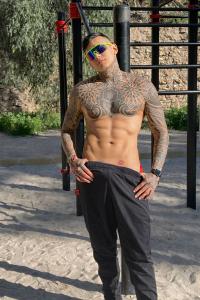 614842039: Chico busca chica en Barcelona