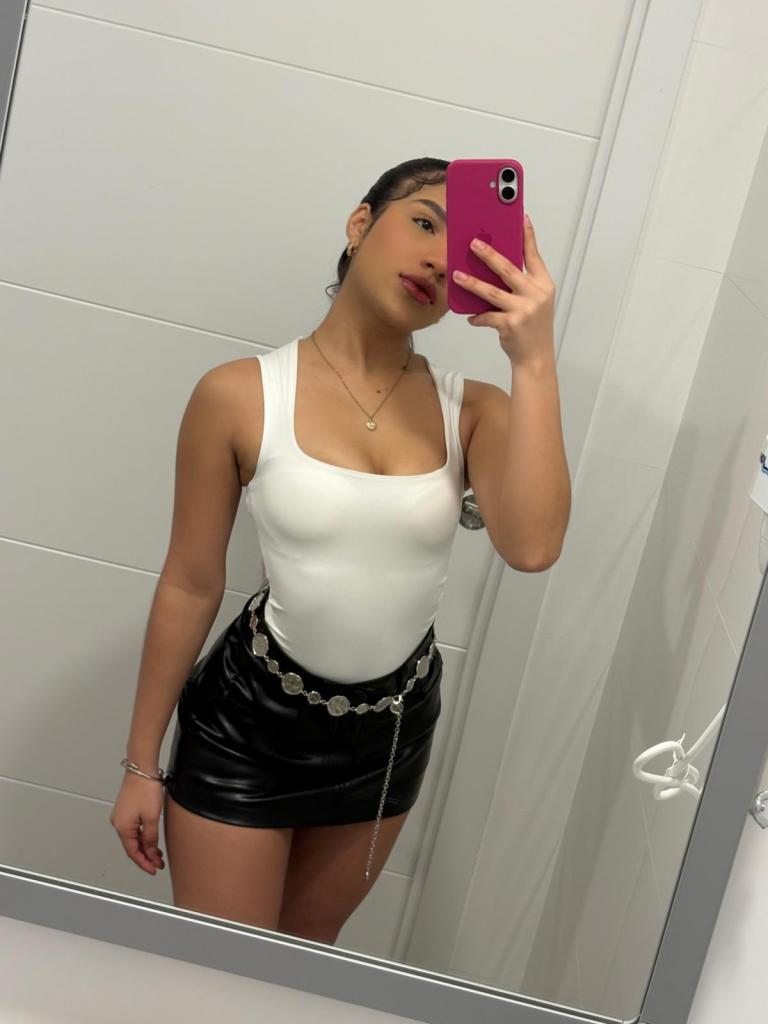 Chica busca chico en Alicante: Chica busca chico