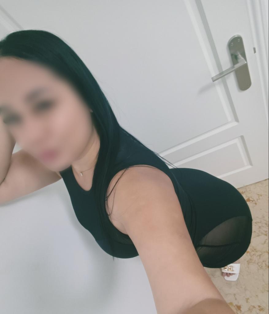 670731693: Chica busca chico en Sevilla