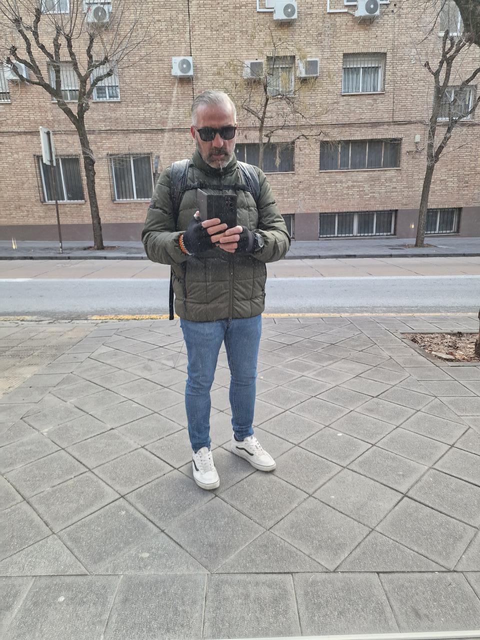 Chico busca chica en Granada: 