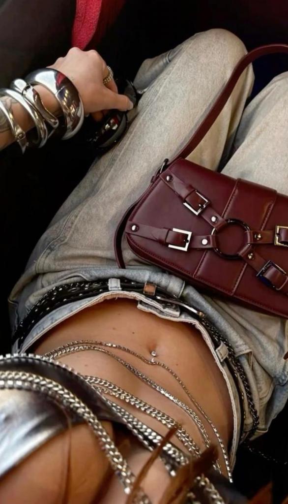 643184644: Chica busca chico en Barcelona