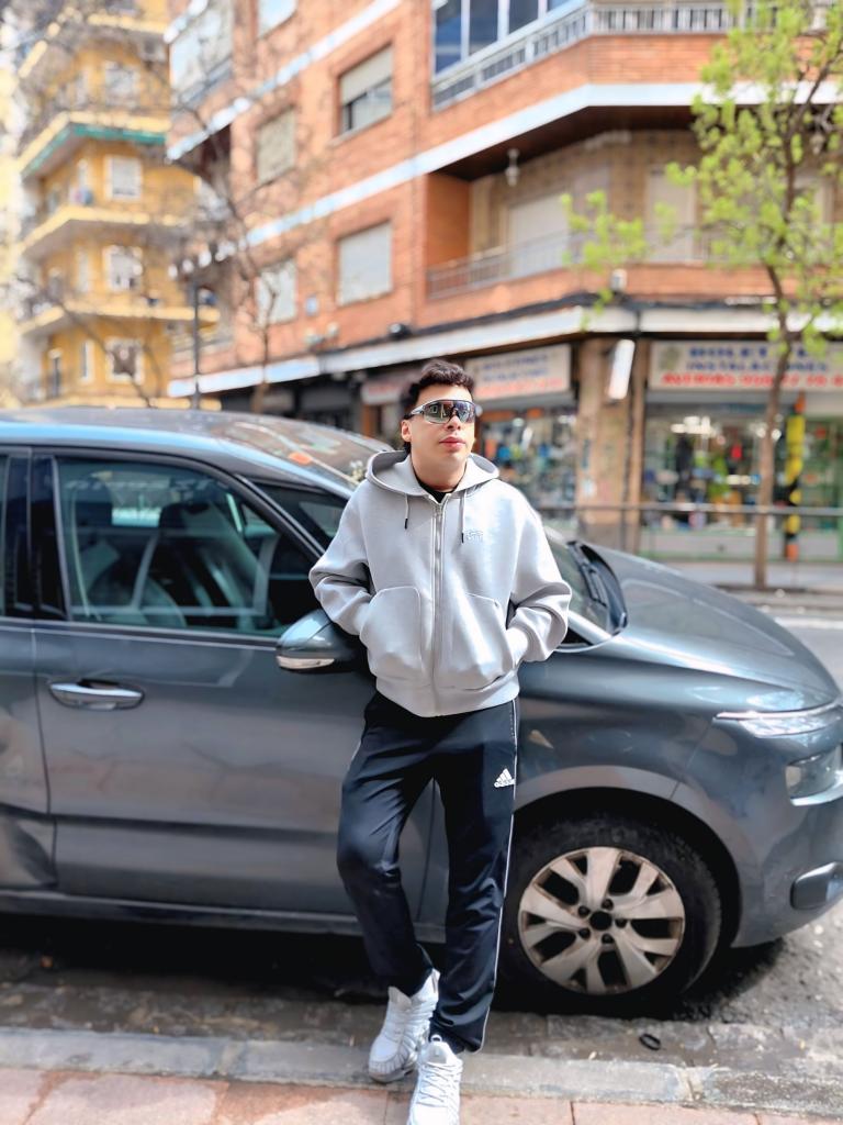 Chico busca chica en Granada: 