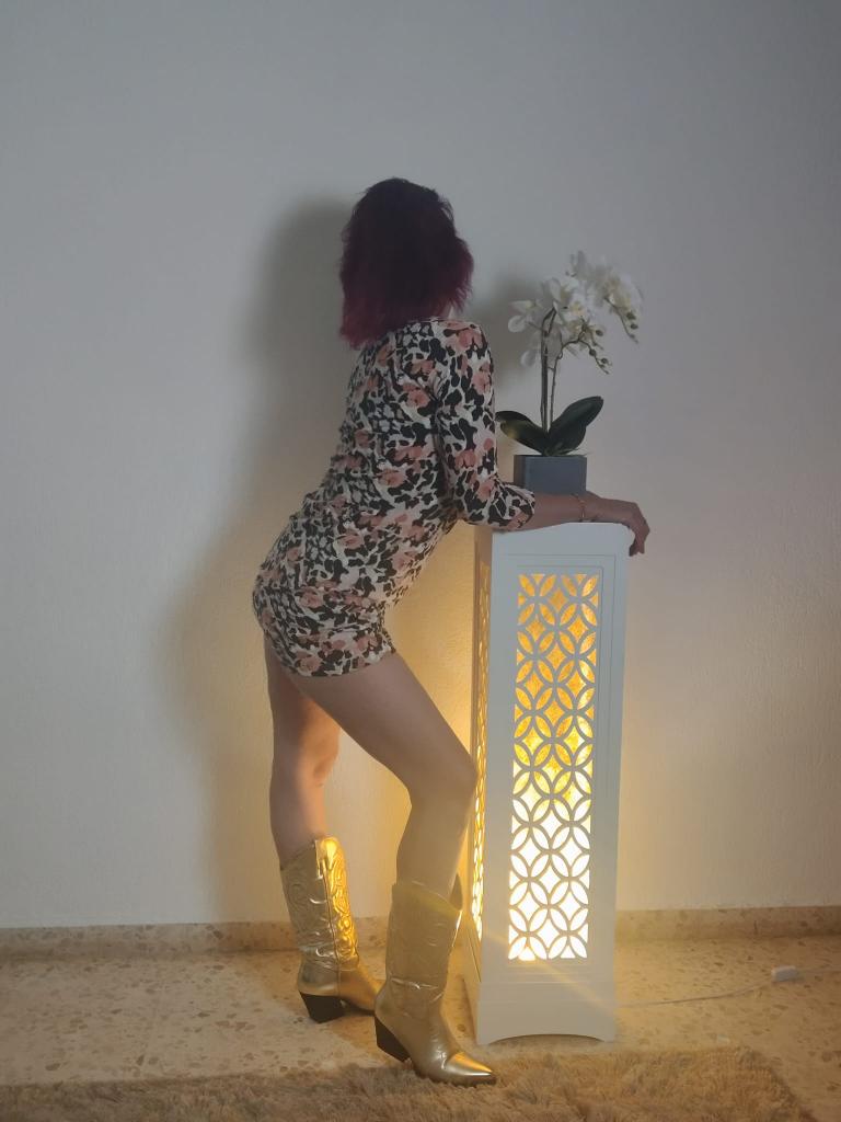 Chica busca chico en Almería: 