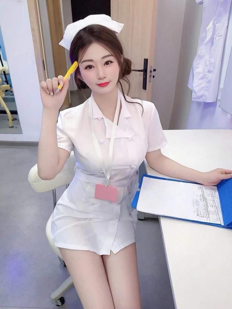 607826118: Chica busca chico en Madrid