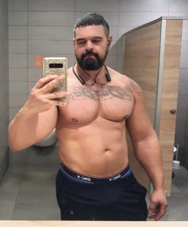 687716981: Chico busca chica en Barcelona