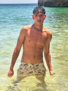 Chico busca chica en Granada: 