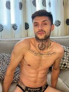 613218116: Chico busca chica en Sevilla