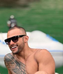 692592475: Chico busca chica en Cantabria