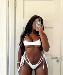 670318245: Chica busca chico en Cádiz