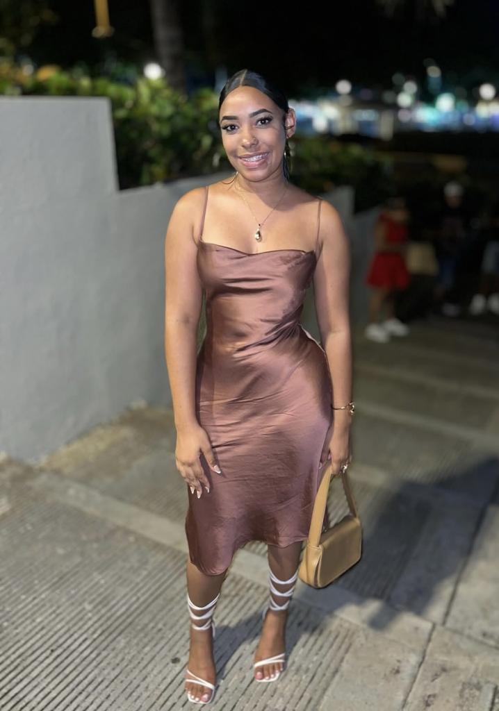 604143728: Chica busca chico en La Coruña