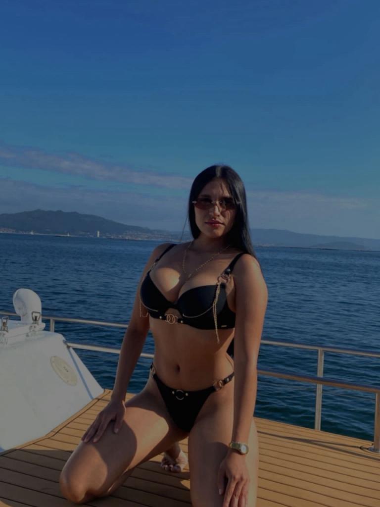 633183087: Chica busca chico en La Coruña
